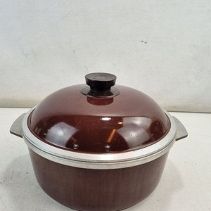 Olla de Cocción Essen Castaña con Tapa - Diámetro 24cm - imagen 1