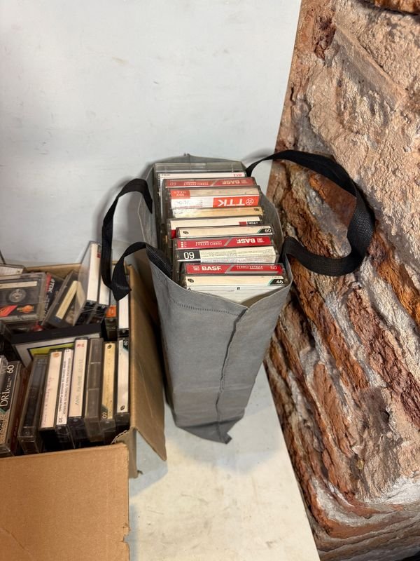 Colección de cintas de cassette en buen estado - imagen 2