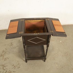 Costurero Antiguo Inglés de Roble con Dos Puertas Superiores y Estante - imagen 2