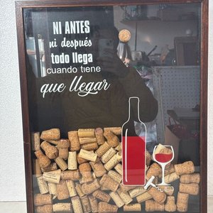 Cuadro Decorativo Temático de Vino con Corchos y Frase - imagen 9
