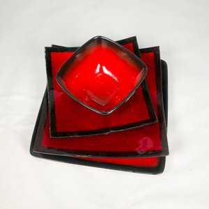 Set Vajilla Cuadrada Roja y Negra: 3 Platos y 1 Compotera - imagen 4