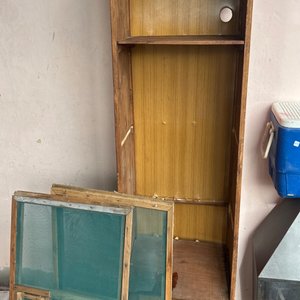 Lote siguiente: Mueble y dos puertas