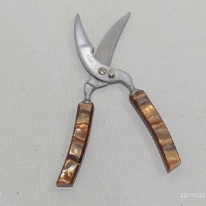 Set de 8 Piezas Variadas de Mesa y Cocina: Cubiertos, Tijera y Pinza - imagen 4