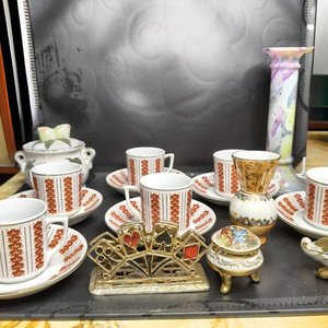 Lote siguiente: Juego de Tazas de Café con Adornos y Accesorios