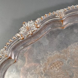 Bandeja Antigua "Chief Sheffield" en Plata Sellada, Diseño en Relieve - imagen 4