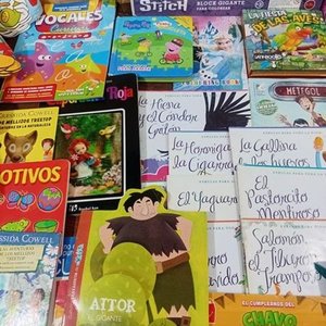 Lote de Libros Infantiles y Sombreros de Cumpleaños Temáticos Disney - imagen 5