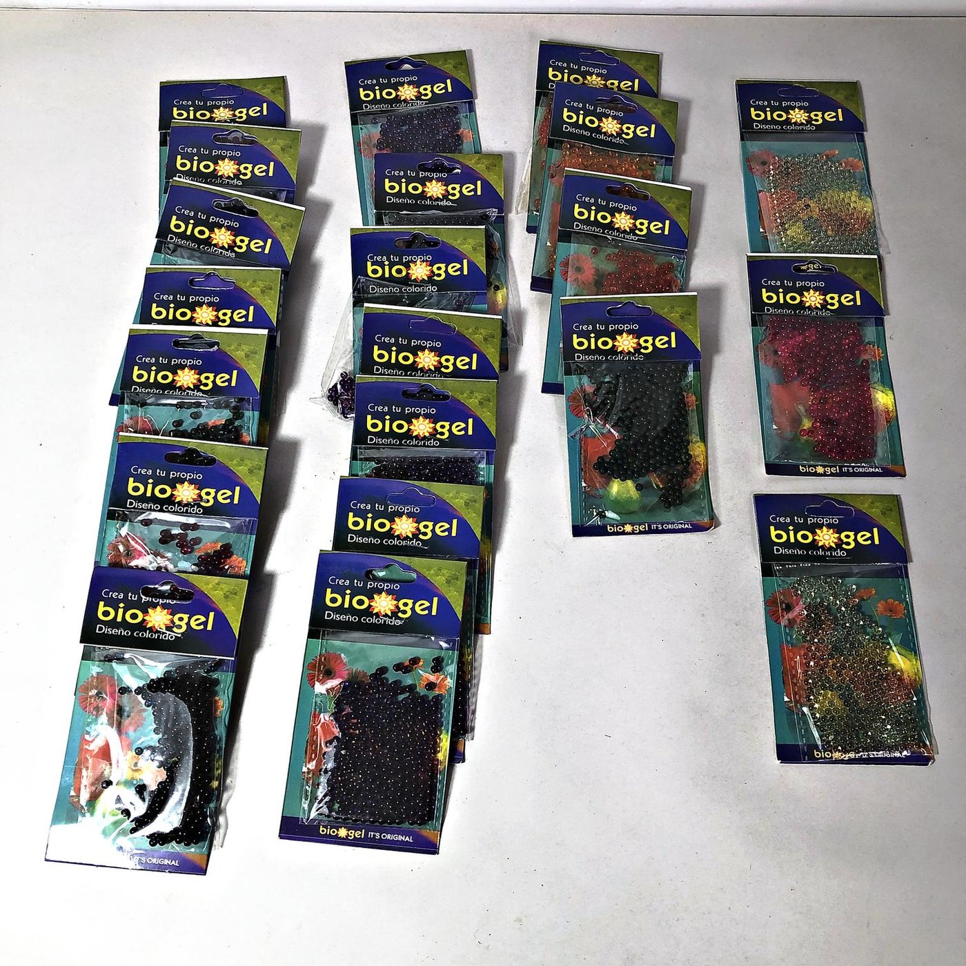 Treinta y Tres Sobres de Bolas de Bio Gel para Diseño Colorido