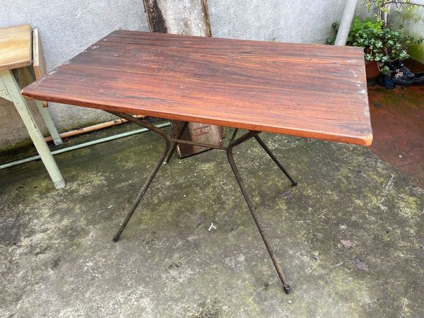 Mesa Rectangular con Tapa de Madera y Base de Hierro - imagen 1