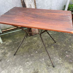 Mesa Rectangular con Tapa de Madera y Base de Hierro - imagen 1