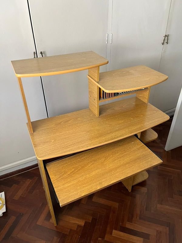 Escritorio de mesa PC con espacio para discos - imagen 4