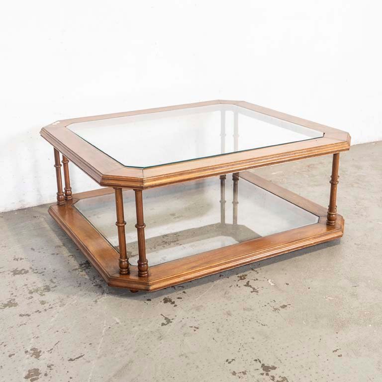 Lote anterior: Mesa de living con tapa y estante de vidrio