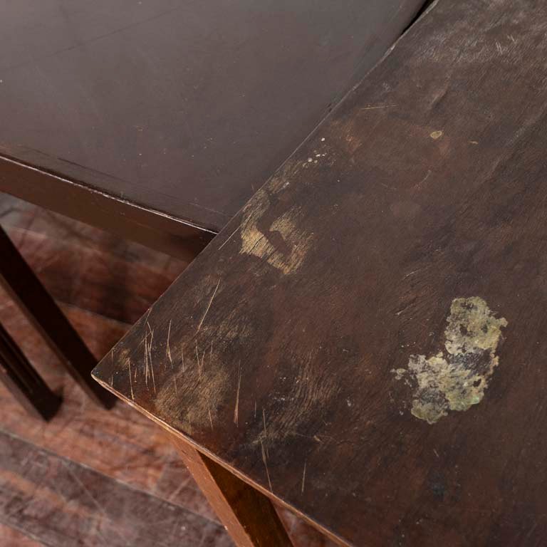 Mesas de madera con detalles y acabados variados - imagen 2