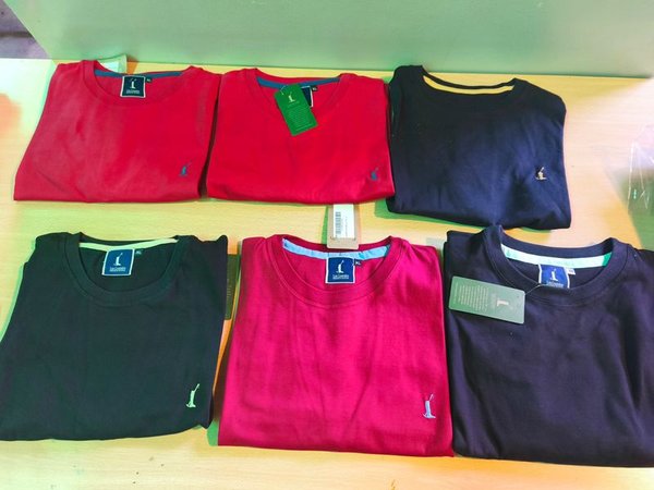 Ropa de Camiseta en Excelente Condición - imagen 2