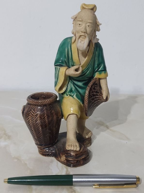 Lote anterior: Figura Oriental de Barro Esmaltado: Colecciónable y Artística