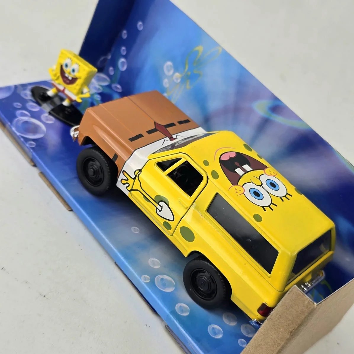 Juguetes de SpongeBob y Chevrolet Blazer - imagen 6