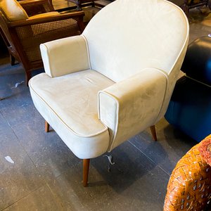 Lote anterior: Sillón y Chaise Longue de Diseño Moderno en Tela Beige