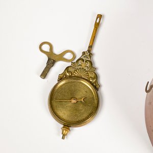 Reloj de Pared Antiguo con Péndulo y Llave, Caja de Madera - imagen 4