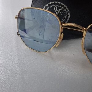 Anteojos de Sol Ray-Ban Hexagonal Dorados con Estuche - imagen 7