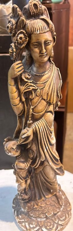 Lote siguiente: Figura en resina envejecida 30 cm - Estatua de dios con detalles de arte