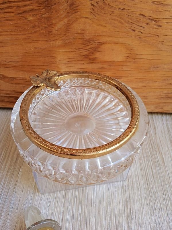 Cenicero en Cristal con Corte de Diamante y Guarda de Bronce - imagen 2