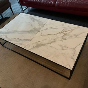 Lote siguiente: Mesa Ratona y Auxiliar con Marco de Hierro y Tapa de Porcelanato