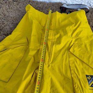 Conjunto Impermeable Wetskins Comfort Zone: Chaqueta con Capucha y Pantalón Jardinero Amarillo - imagen 16