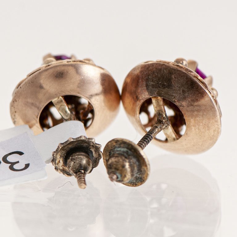 Pare de aretes de oro con rubíes - imagen 2