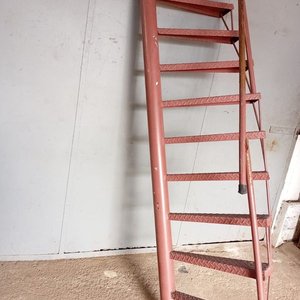 Escalera Caracol Roja con 10 Escalones y Pasamanos - imagen 1