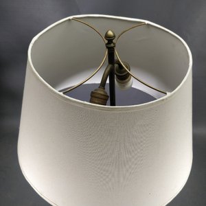 Lámpara de mesa estilo clásico con pantalla - imagen 3