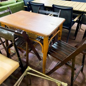 Lote anterior: Mesa de Comedor y Sillas de Madera Estilo Rústico