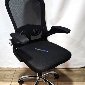 Lote siguiente: Silla de Oficina Ergonómica Negra con Respaldo Lumbar y Apoya Cabezas