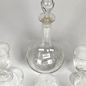 Juego de Cristalería Antigua: Botellón y 6 Copas con Grabados - imagen 2