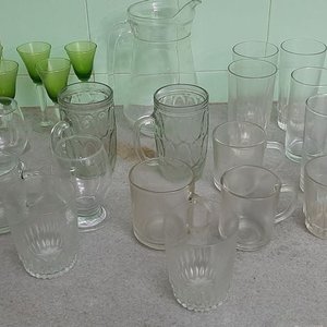 Lote de Vasos, Copas Verdes, Jarra y Tazas Cerveceras - imagen 2
