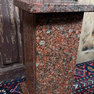 Pedestal de Granito Rojo y Negro - imagen 3