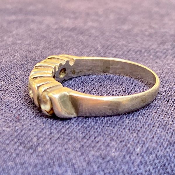 Anillo de plata con piedras transparentes - imagen 4