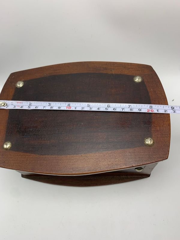 Antigua caja de madera - imagen 4