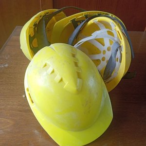 Lote anterior: Lote de 4 Cascos de Construcción Amarillos