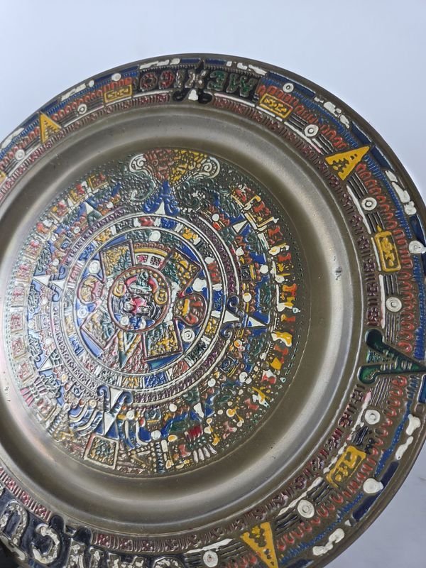 Platos decorativos en bronce mexicano y egipcio - imagen 3