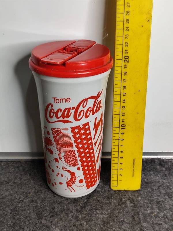 Vaso Grande Coca-Cola Plástico Blanco y Rojo con Tapa - imagen 1