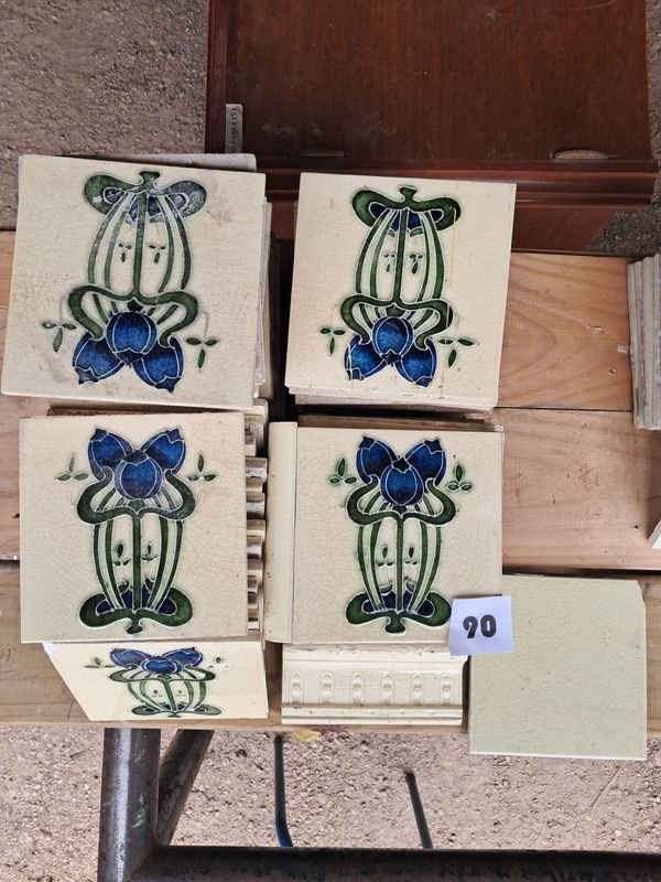 Lotes de mayólicas inglesas con flores azules y relieve - imagen 2