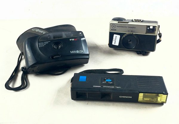 Lote de 3 Cámaras Fotográficas: Minolta, Kodak Instamatic y Chinon Flash - imagen 1