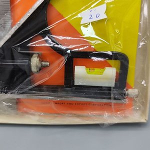 Escuadra Combinada con Nivel 12 Pulgadas - imagen 4