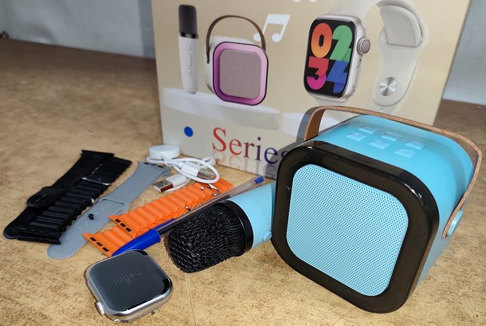 Conjunto de dispositivos digitales con smartwatch, parlante Bluetooth y micrófono - imagen 4