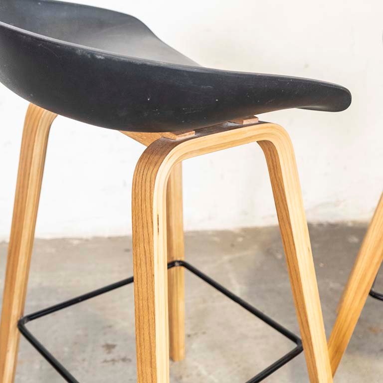 Bancos de alta calidad con asientos de PVC y patas de madera - imagen 3