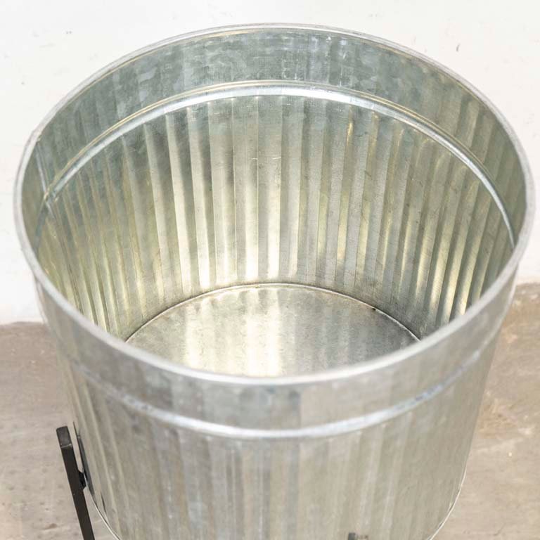 Macetero de chapa con base metálica, nuevo - imagen 3