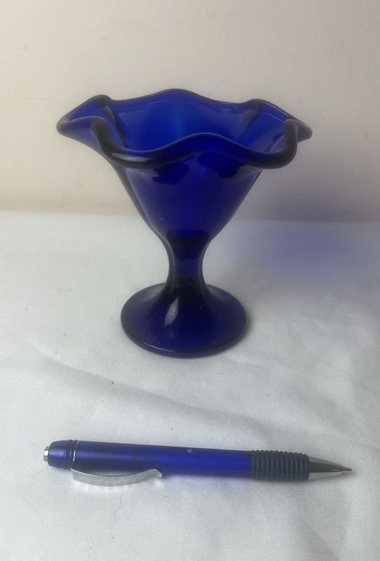 Lote siguiente: Vaso de cristal azul artesanal