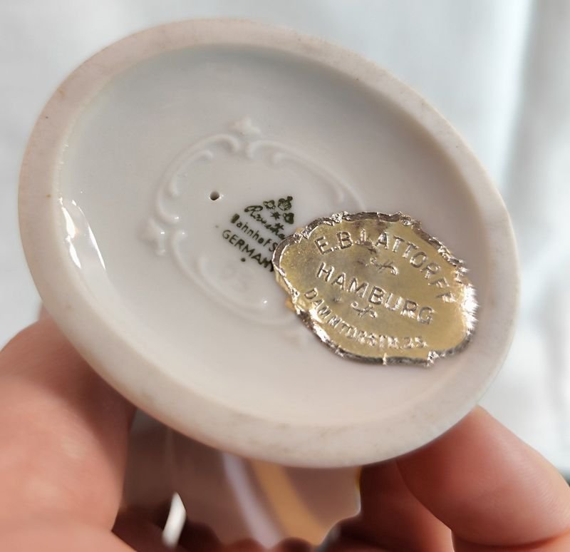 Pequeña mariposa en porcelana alemana pintada a mano - Figurita de mariposa alemana - imagen 7