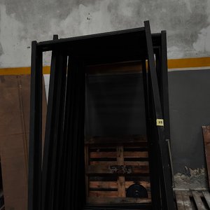 Lote siguiente: Conjunto de Marcos y Estructuras Rectangulares Negros para Exhibición