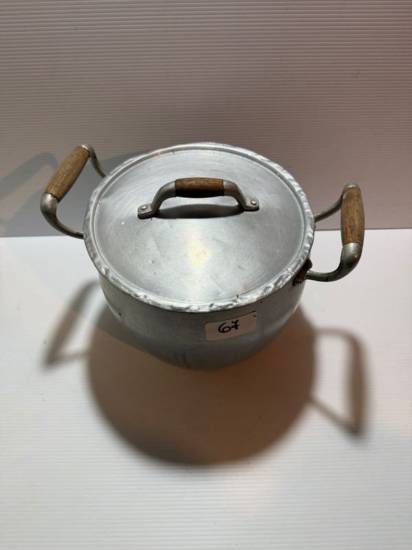 Olla de Aluminio con Tapa y Dos Manijas, Capacidad 8 Litros