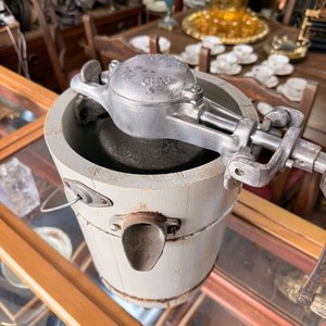 Antigua Máquina de Helados a Manivela "KitchenAid" con Tacho de Madera - imagen 9